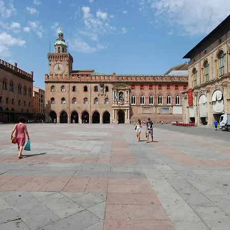 Ur-nest Piazza Maggiore Bolonha