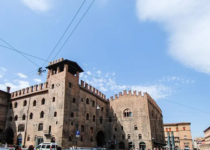 Ur-nest Piazza Maggiore *